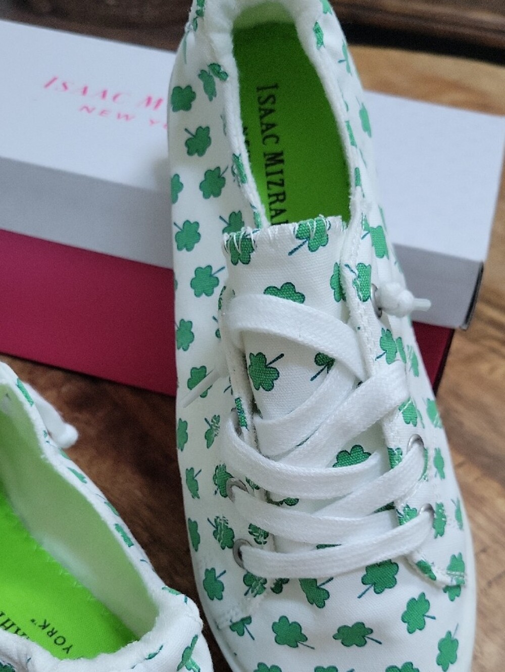 Isaac Mizrahi White Sneakers with Green Clover Pattern - Picture 2 of 5